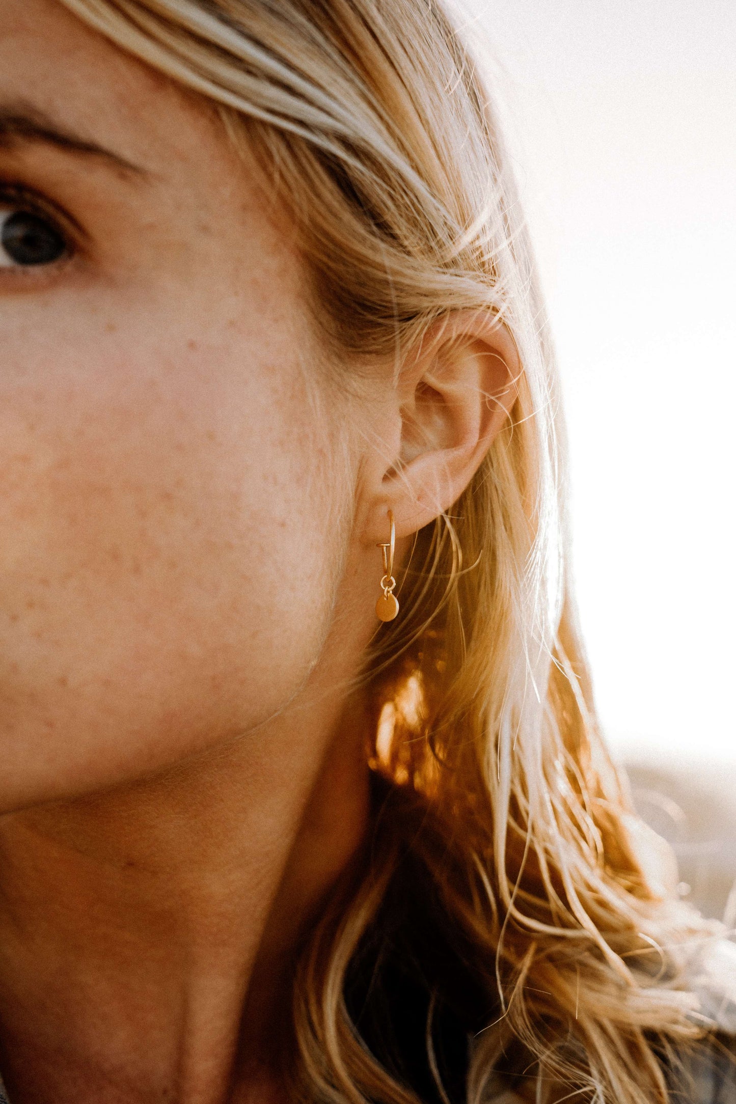 EUPHYLLIA hoop earrings with circle drop