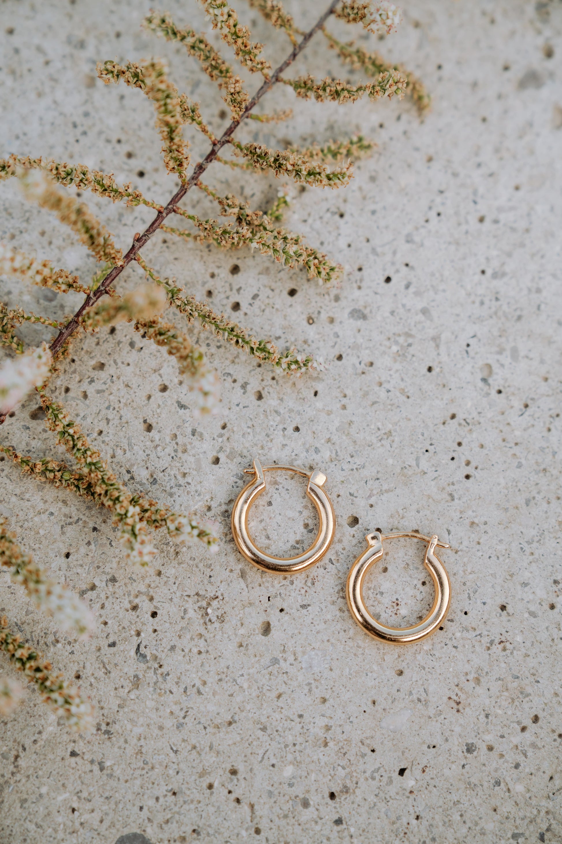 ANA Plain Hoop Earrings | Tulua Verde